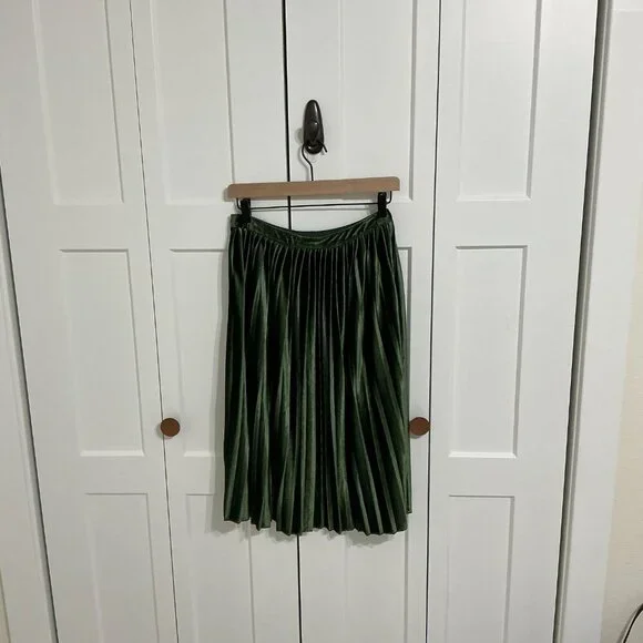 Abercrombie Green Pleated Velvet Midi Skirt,  Small - Picture 3 of 4